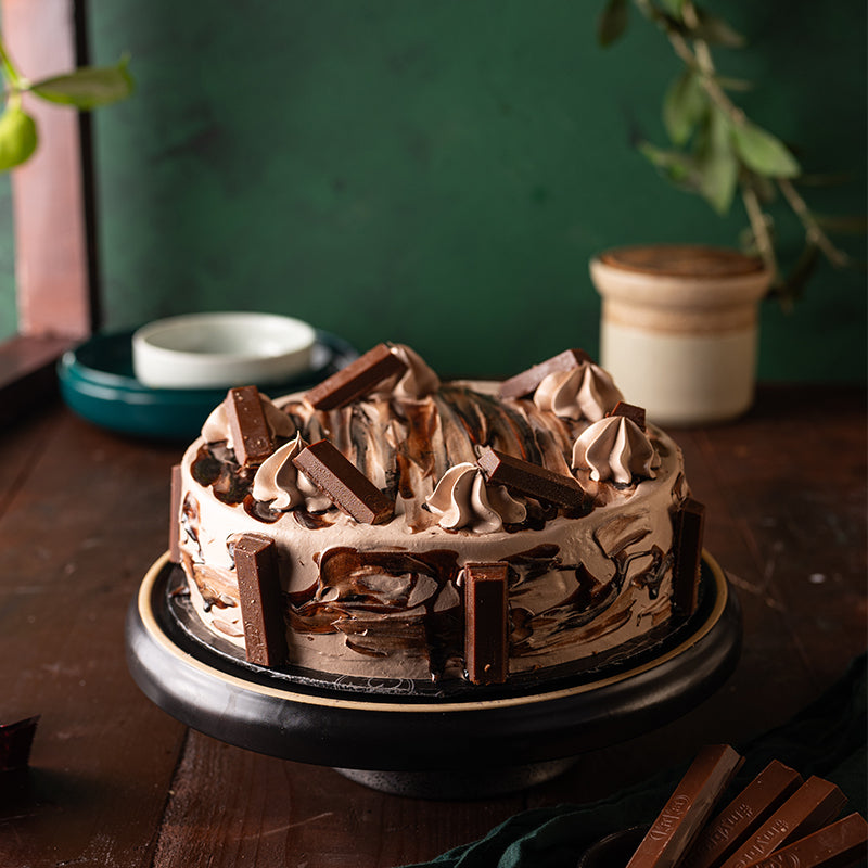 KitKat Chocolate Cake