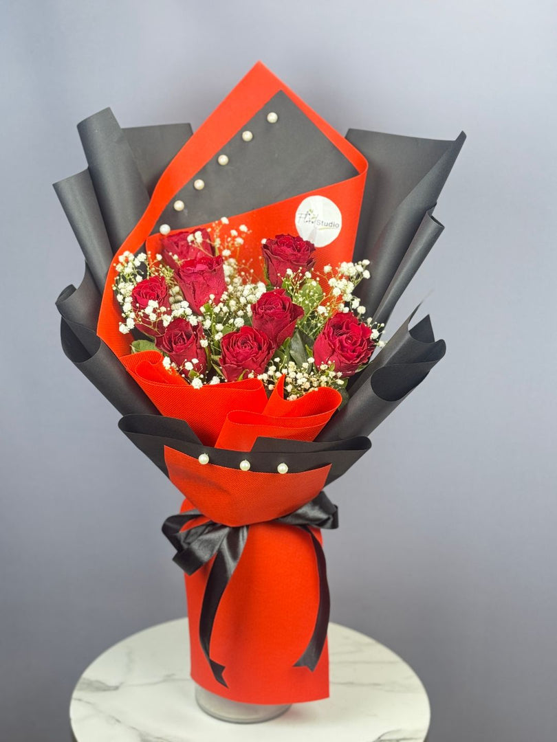 bouquet of red and white flowers rosses
