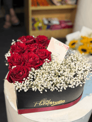 Heart-shaped red roses box with white baby’s breath — Blooming Love

